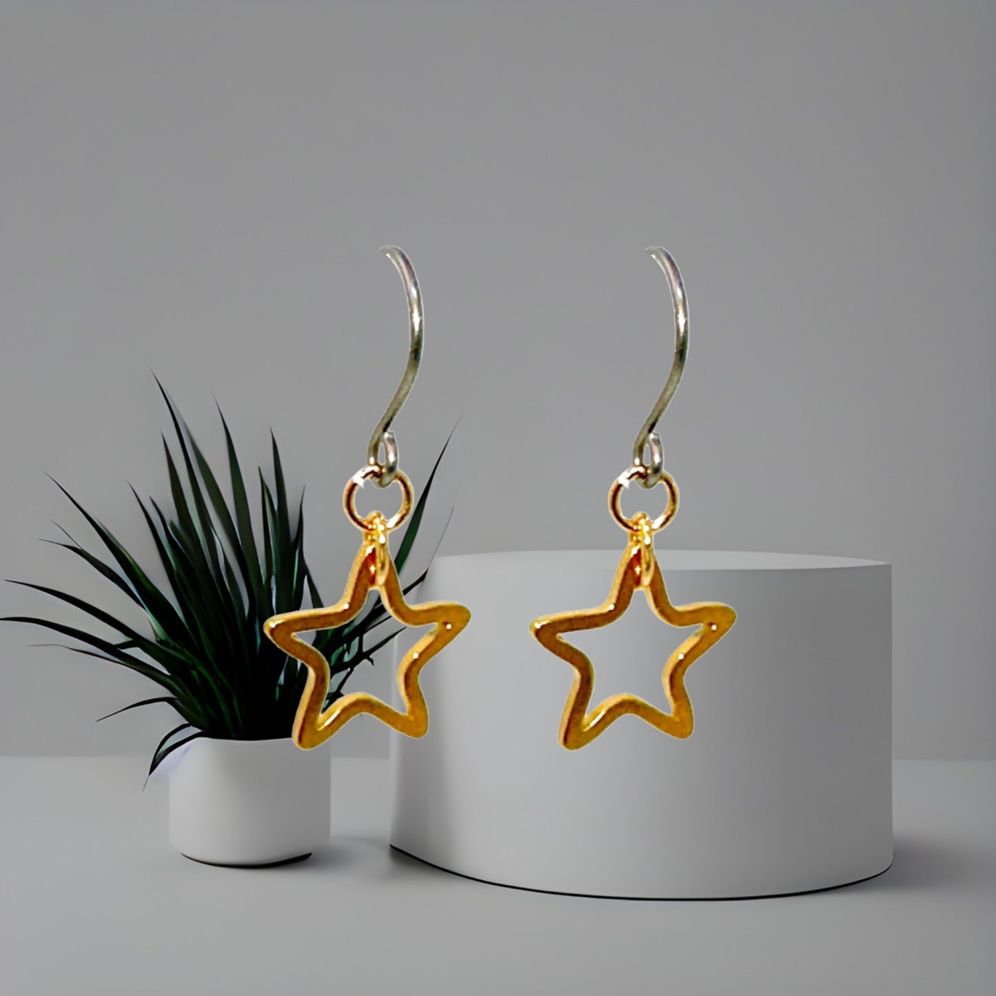 Boucles d'oreilles en titane minimalistes en argent et or avec étoiles