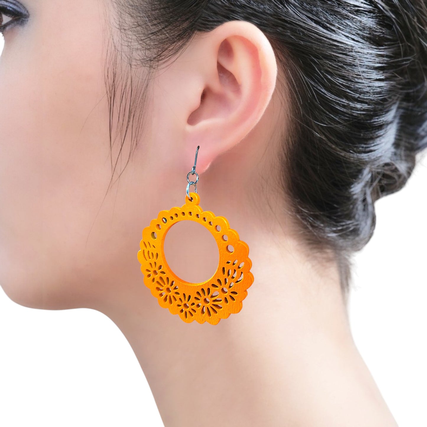 Boucles d'oreilles en bois avec motif floral