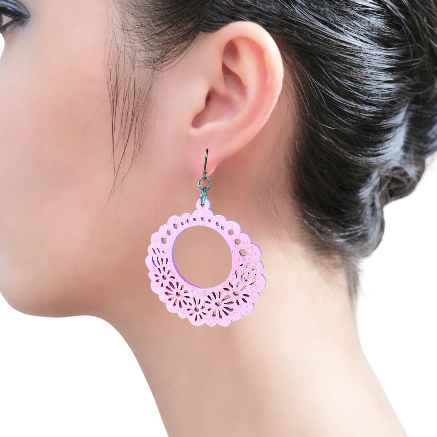 Boucles d'oreilles en bois avec motif floral