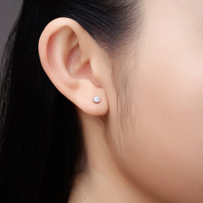 Titanium-4-mm-zirconium-flatback-stud-earrings-on-woman