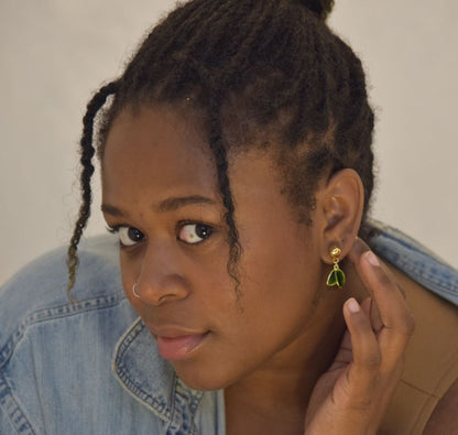 Leaf nature earrings. Detachable earrings for a truly hypoallergenic jewellery on a black young woman