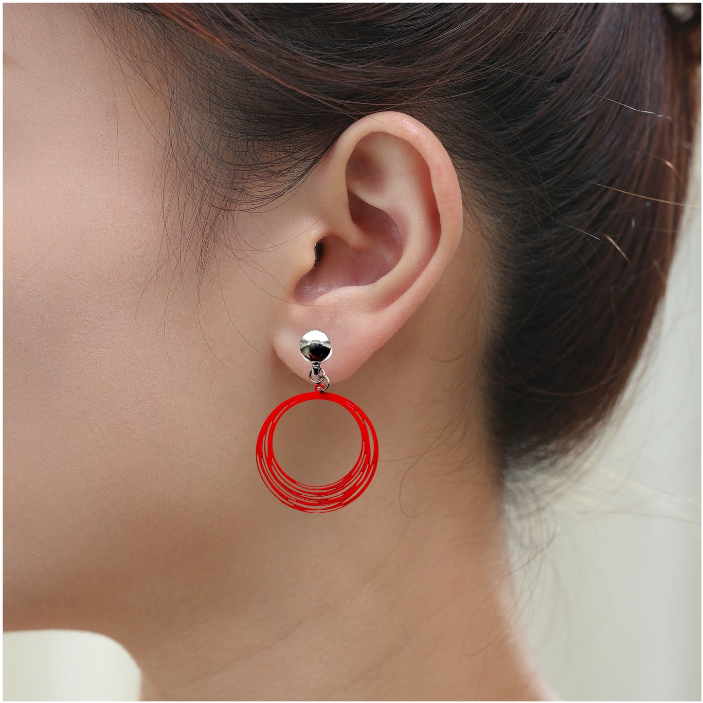 TI-GO Black / Red String Rings earring. Magnetic titanium interchangeable earring system. Detachable earrings for a truly hypoallergenic jewellery on a white young woman. red