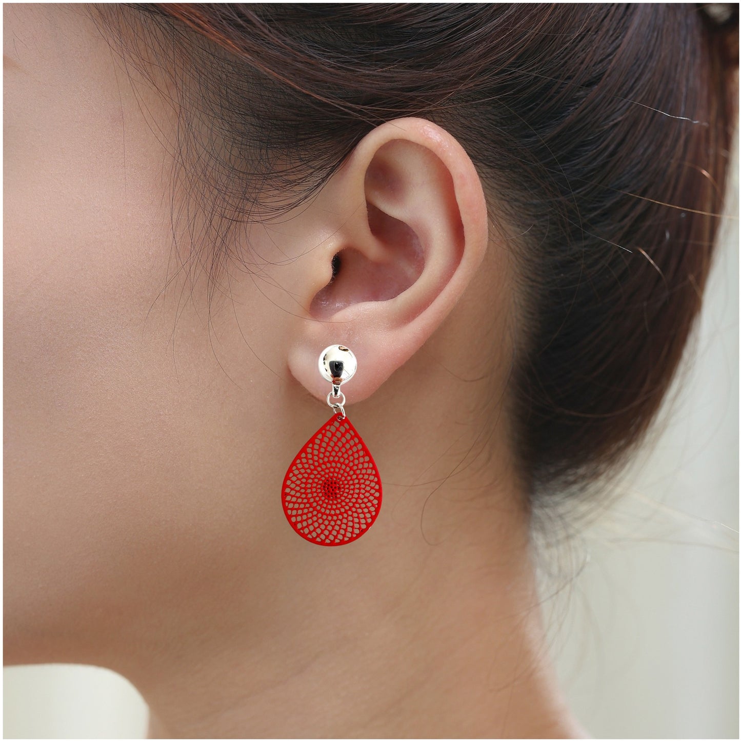 TI-GO Black/Red/White teardrop earrings. Magnetic titanium interchangeable earring system. Detachable earrings for a truly hypoallergenic jewellery on a white young woman.. red