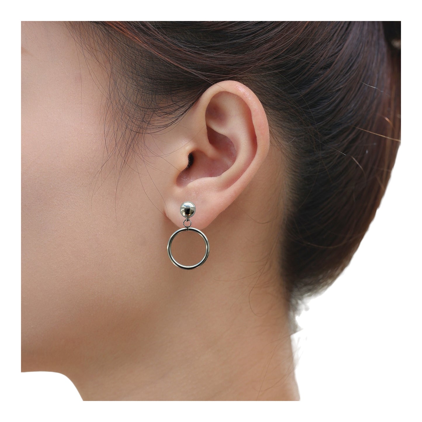 Interchangeable earrings silver Hoops on a white woman 20mm