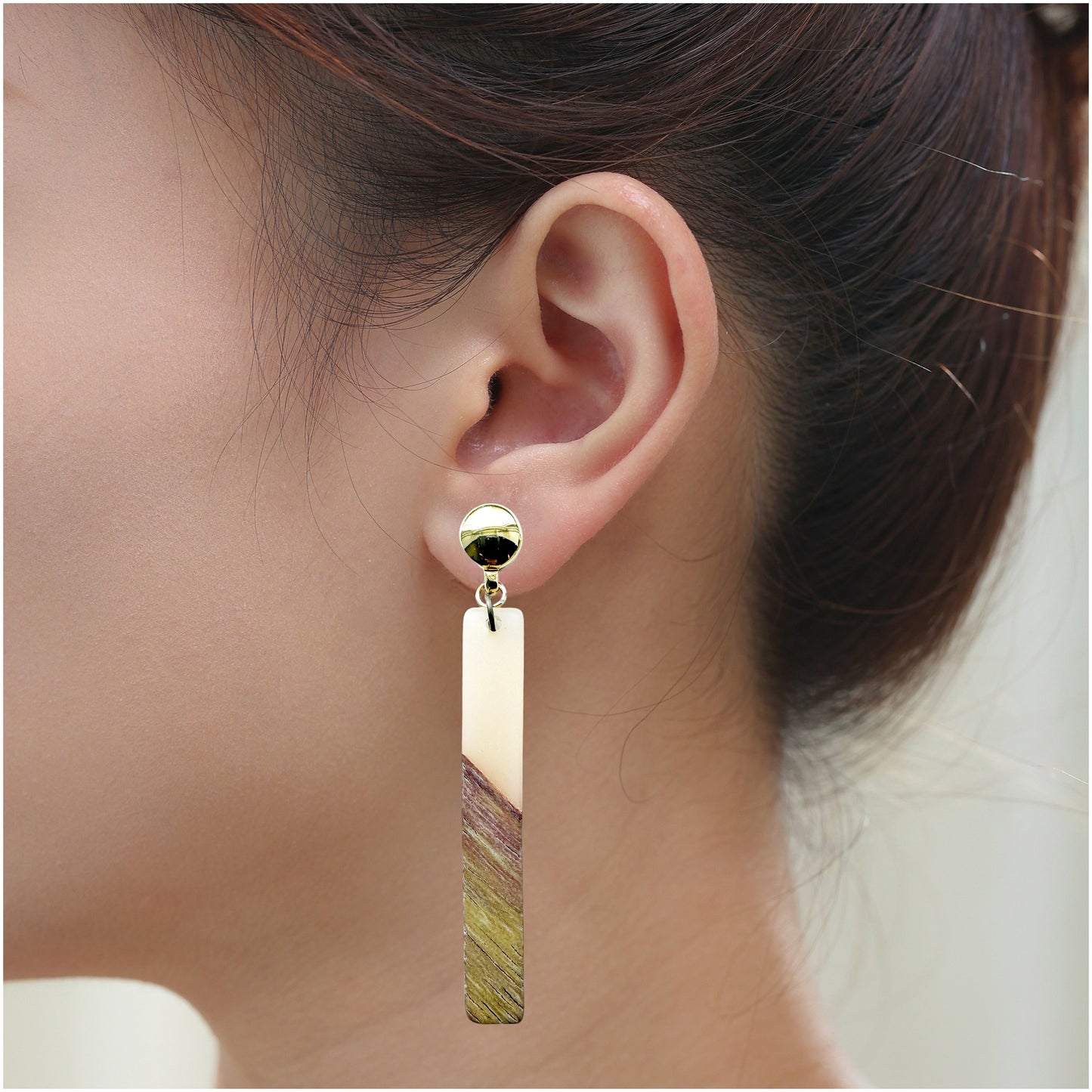  translucent wood earrings. Detachable earrings for a truly hypoallergenic jewellery on a white young woman