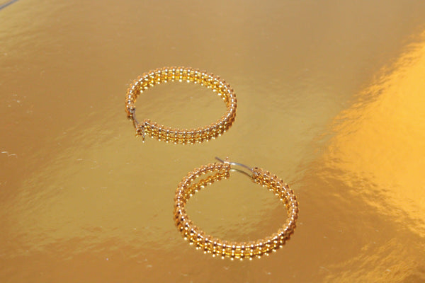 Grandes créoles en titane perlées d'or