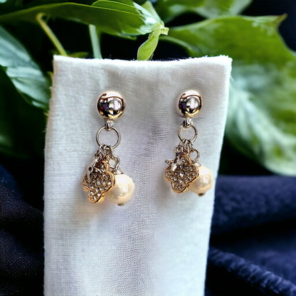 Magnetic Cute pearl and hanging golden gems interchangeable earrings background