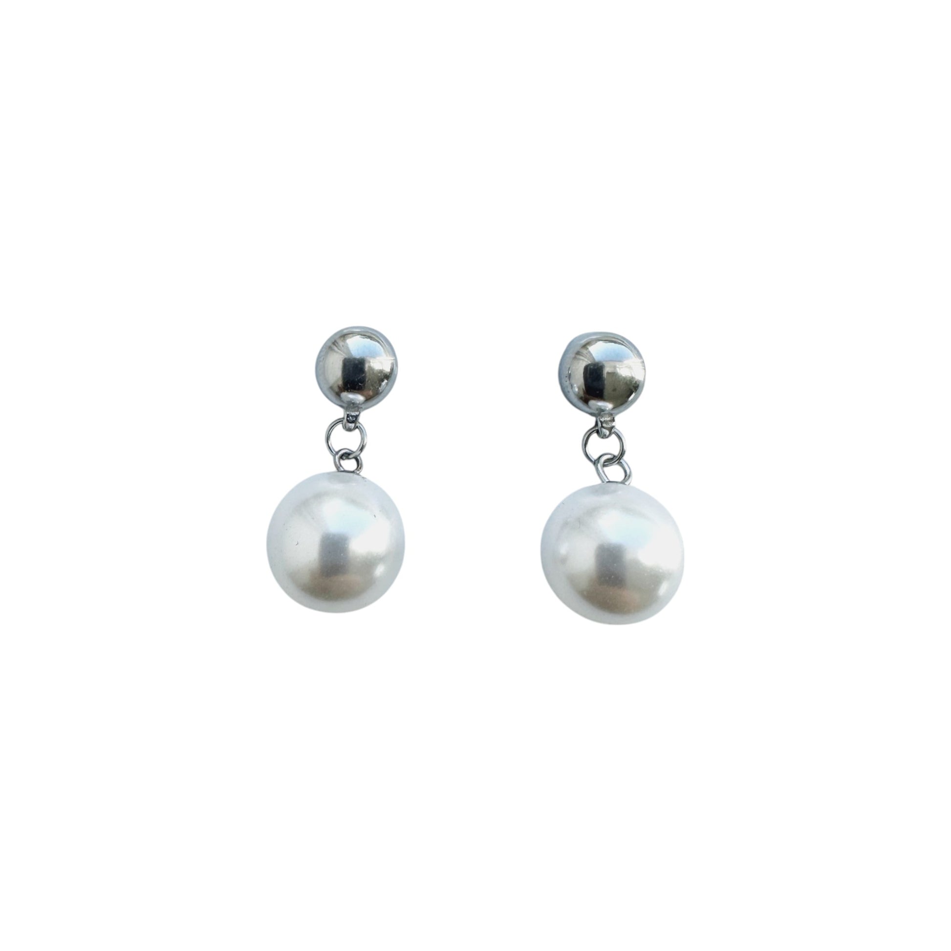 Large pearl earrings. Detachable earrings for a truly hypoallergenic jewellery on a white backgrround