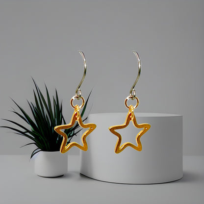 Boucles d'oreilles en titane minimalistes en argent et or avec étoiles