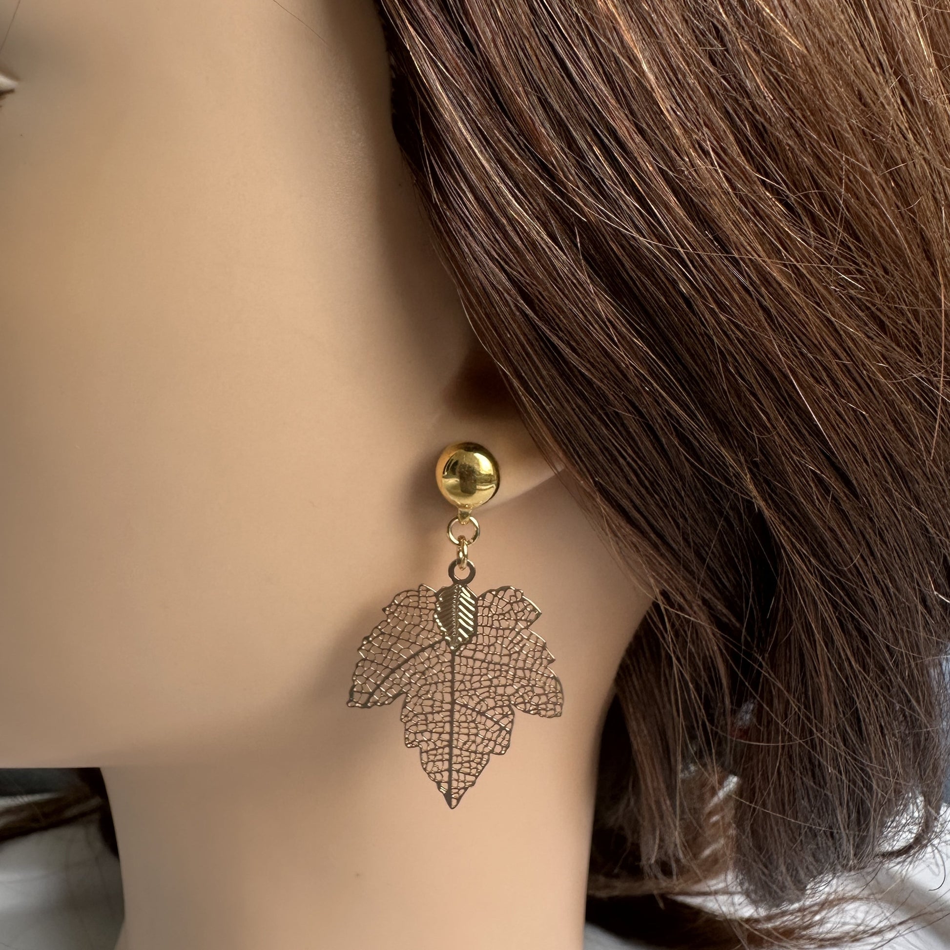 TI-GO Maple leaf earrings. Detachable earrings for a truly hypoallergenic jewellery on a white young woman.