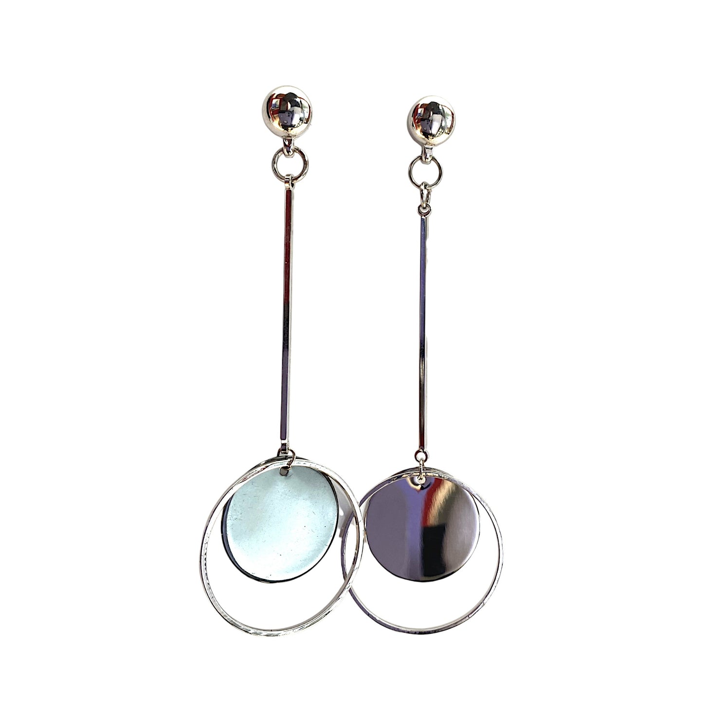 TI-GO Pendulum Earring. Detachable earrings for a truly hypoallergenic jewellery on a white background