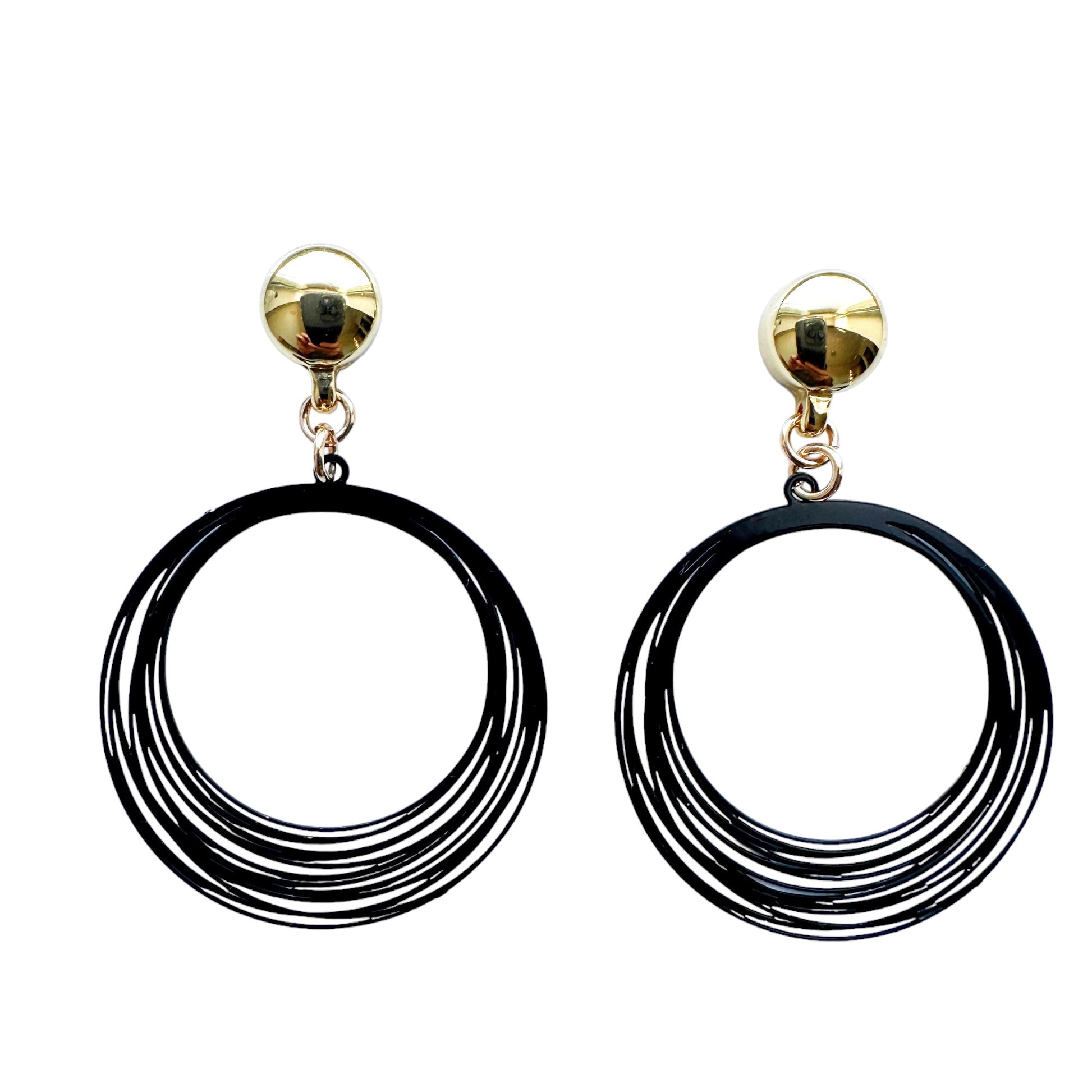 TI-GO Black / Red String Rings earring. Magnetic titanium interchangeable earring system. Detachable earrings for a truly hypoallergenic jewellery on a white background. black