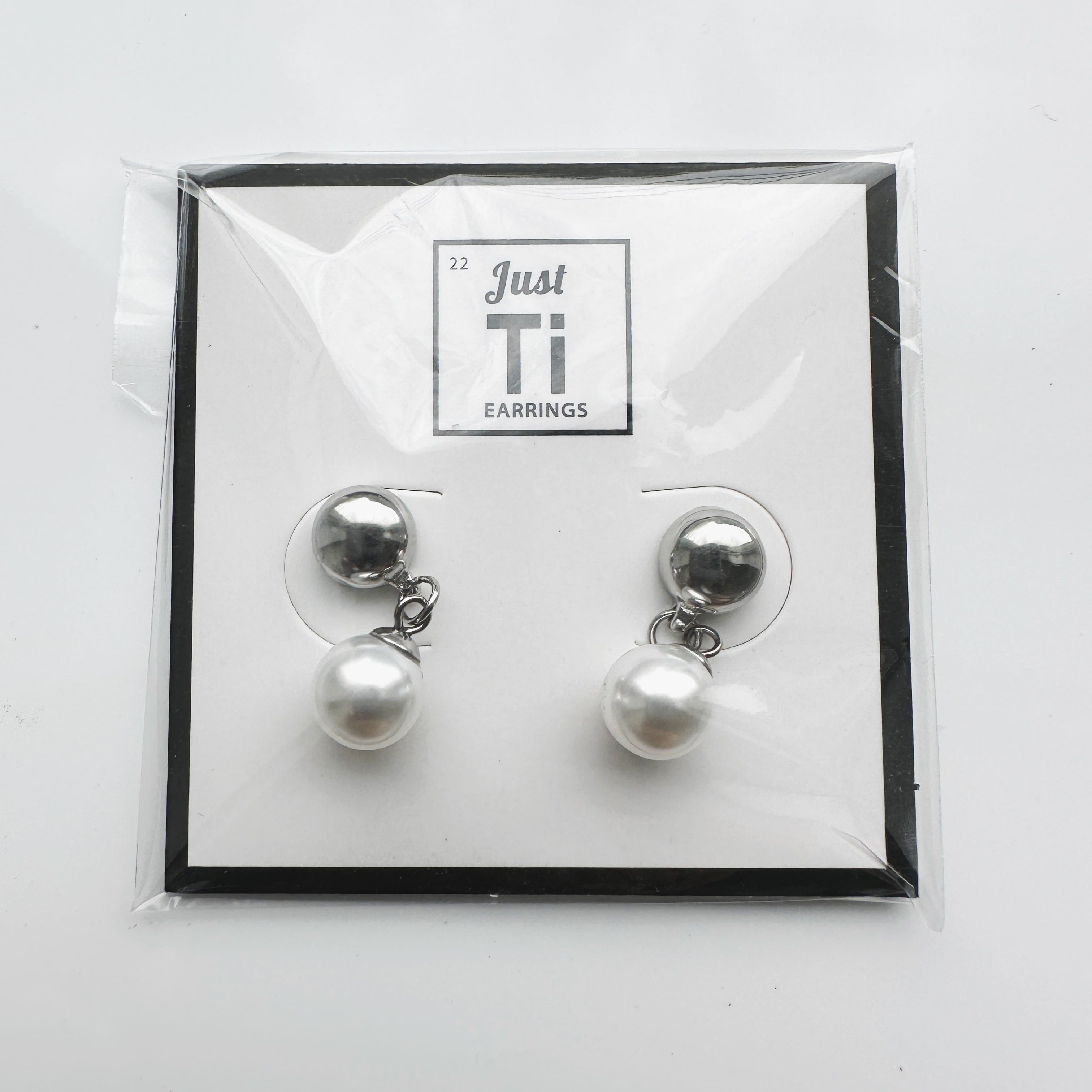 Ti-Go Small pearl earrings