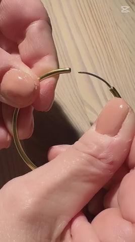 How to insert the 45mm titanium hoop into your ear