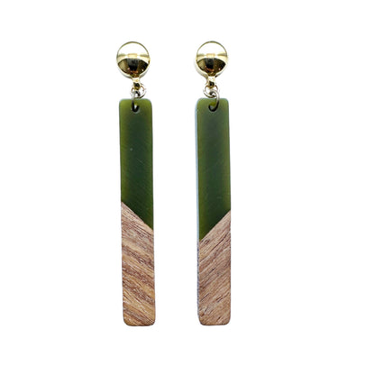 TI-GO translucent wood earrings. Detachable earrings for a truly hypoallergenic jewellery on a white background. green