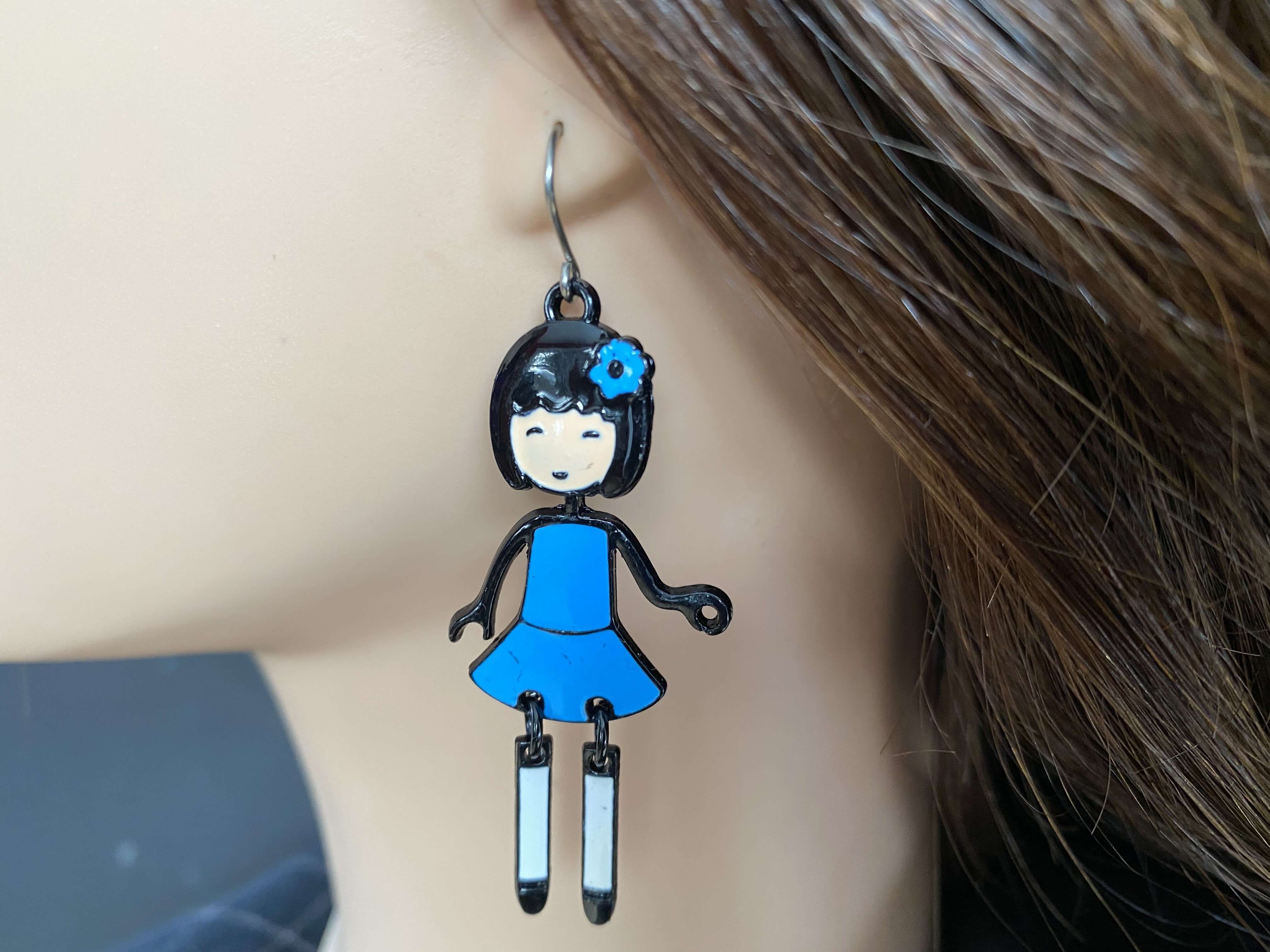 Harajuku Girl blue on ear