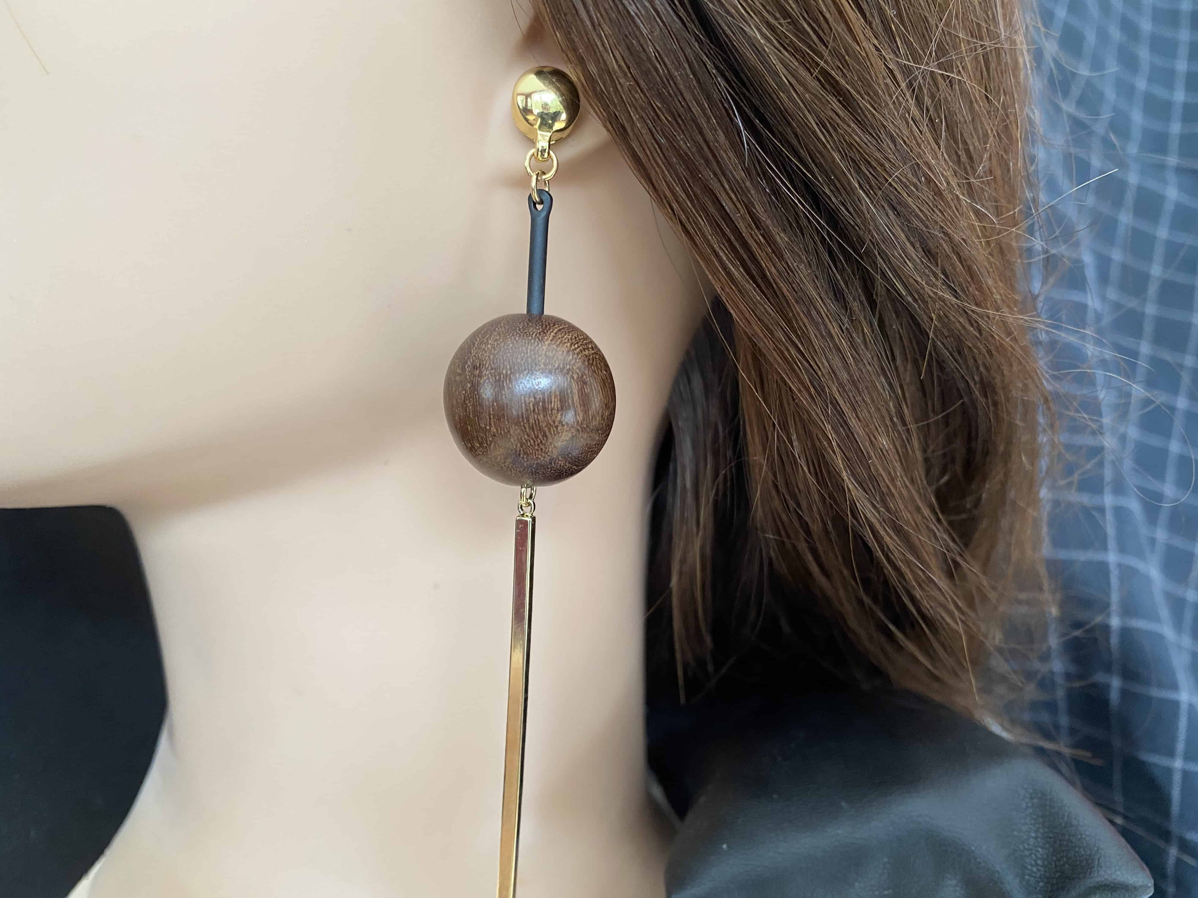 TI-GO Brown wooden ball and hanging golden bar